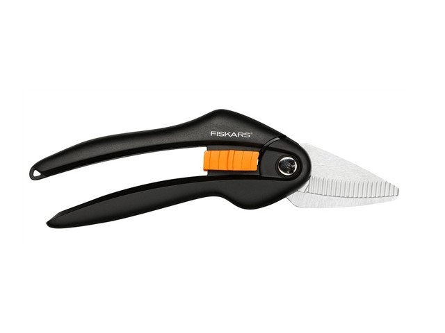 Ножницы универсальные SP28 Single Step FISKARS (лезвие - углеродистая сталь. для резки различный материалов. не для резки растений.) Ножницы универсальные SP28 Single Step FISKARS (лезвие - углеродистая сталь. для резки различный материалов. не для резки растений.)